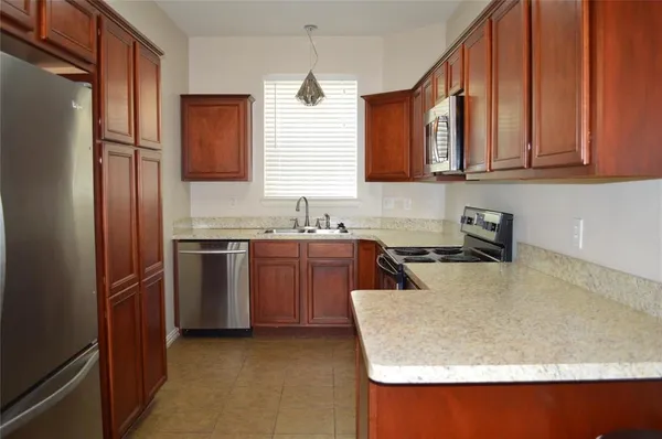 $1,895 | 500 Kingscote Court, Arlington, TX 76010