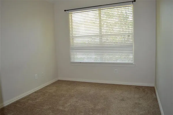 $1,895 | 500 Kingscote Court, Arlington, TX 76010