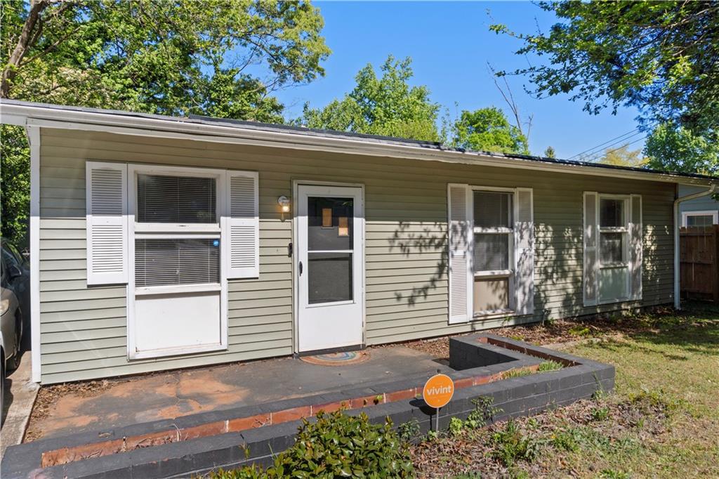 381 Lincoln Street Southwest Atlanta, GA 30315 - Photo 1 of 20 front view of a house
