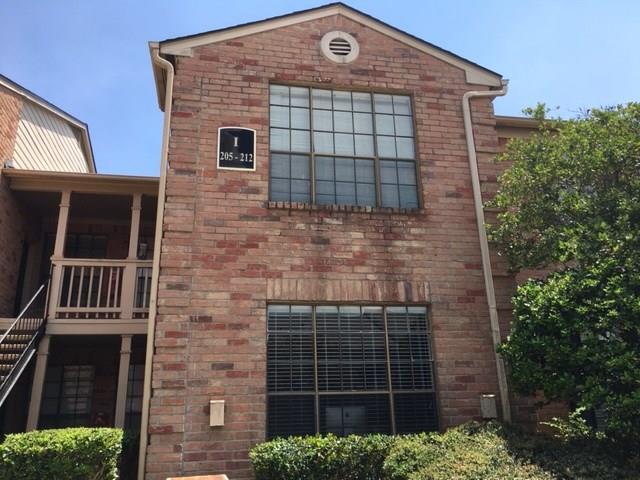 Brick townhouse in the heart of medical center