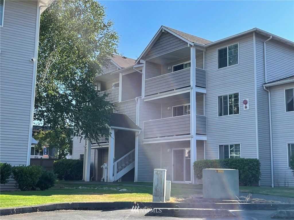 1001 West Casino Road Everett, WA 98204 - Photo 1 of 1 a front view of a house with a yard