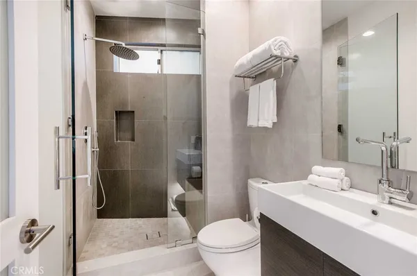 $40,000 | 1756 Clear View Drive, Beverly Hills, CA 90210