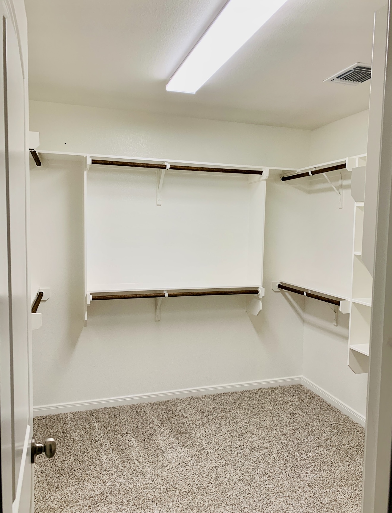 808 Fallbrook Drive Temple, TX 76502 - Photo 25 of 36 Walk in closet with carpet