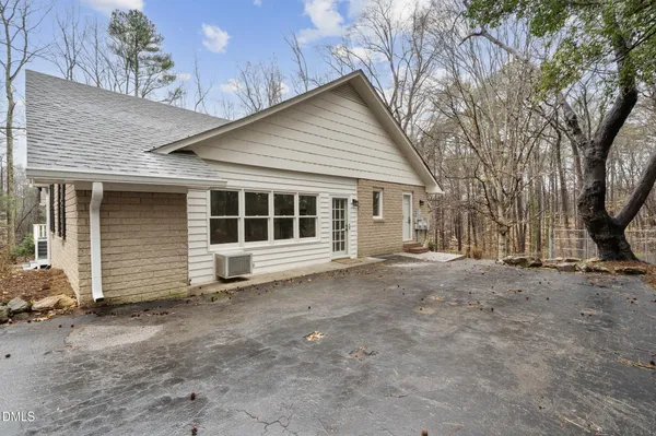 $3,200 | 1504 Homestead Road, Chapel Hill, NC 27516