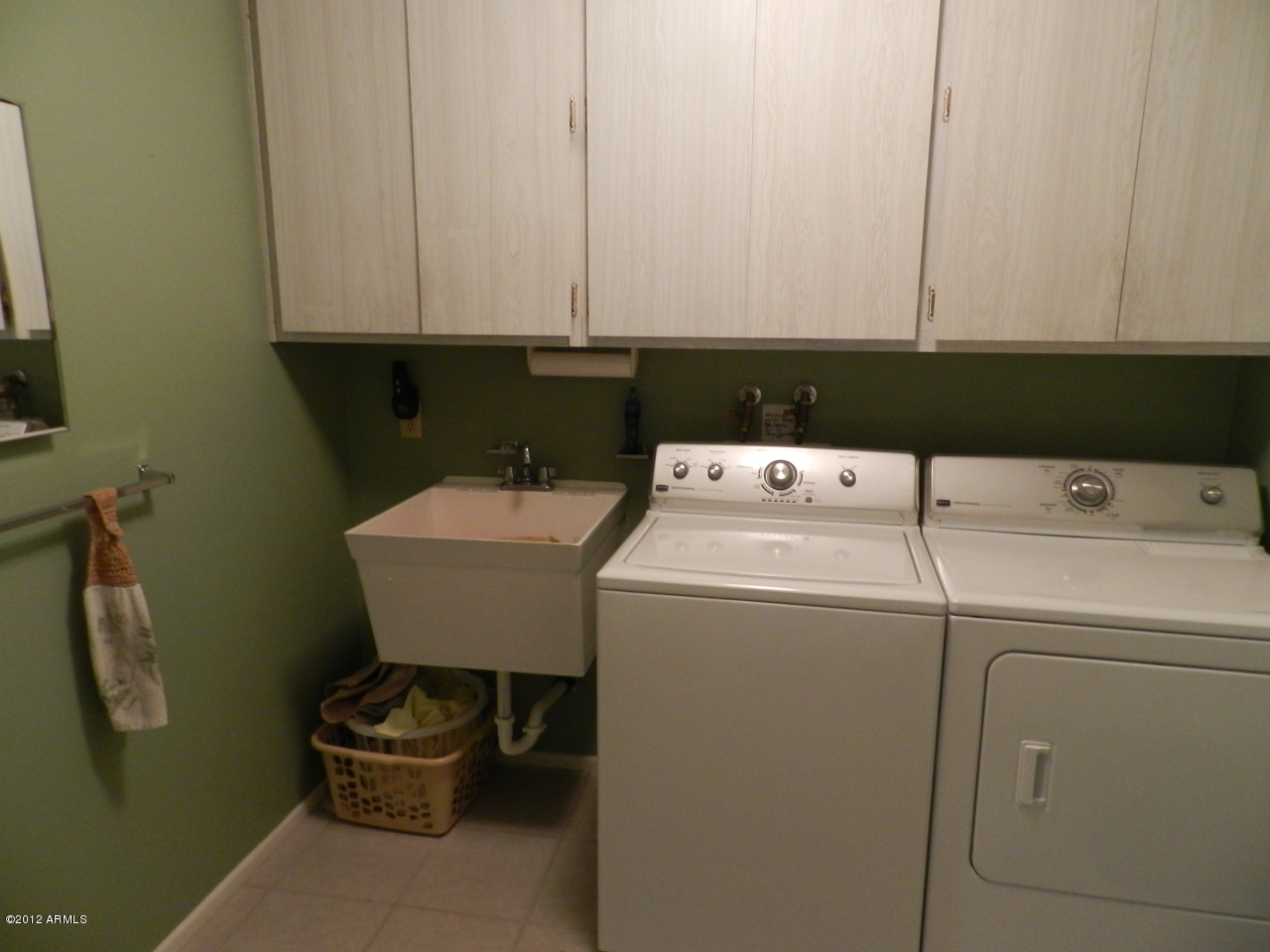 555 South Rochester Mesa, AZ 85206 - Photo 21 of 55 LAUNDRY CENTER