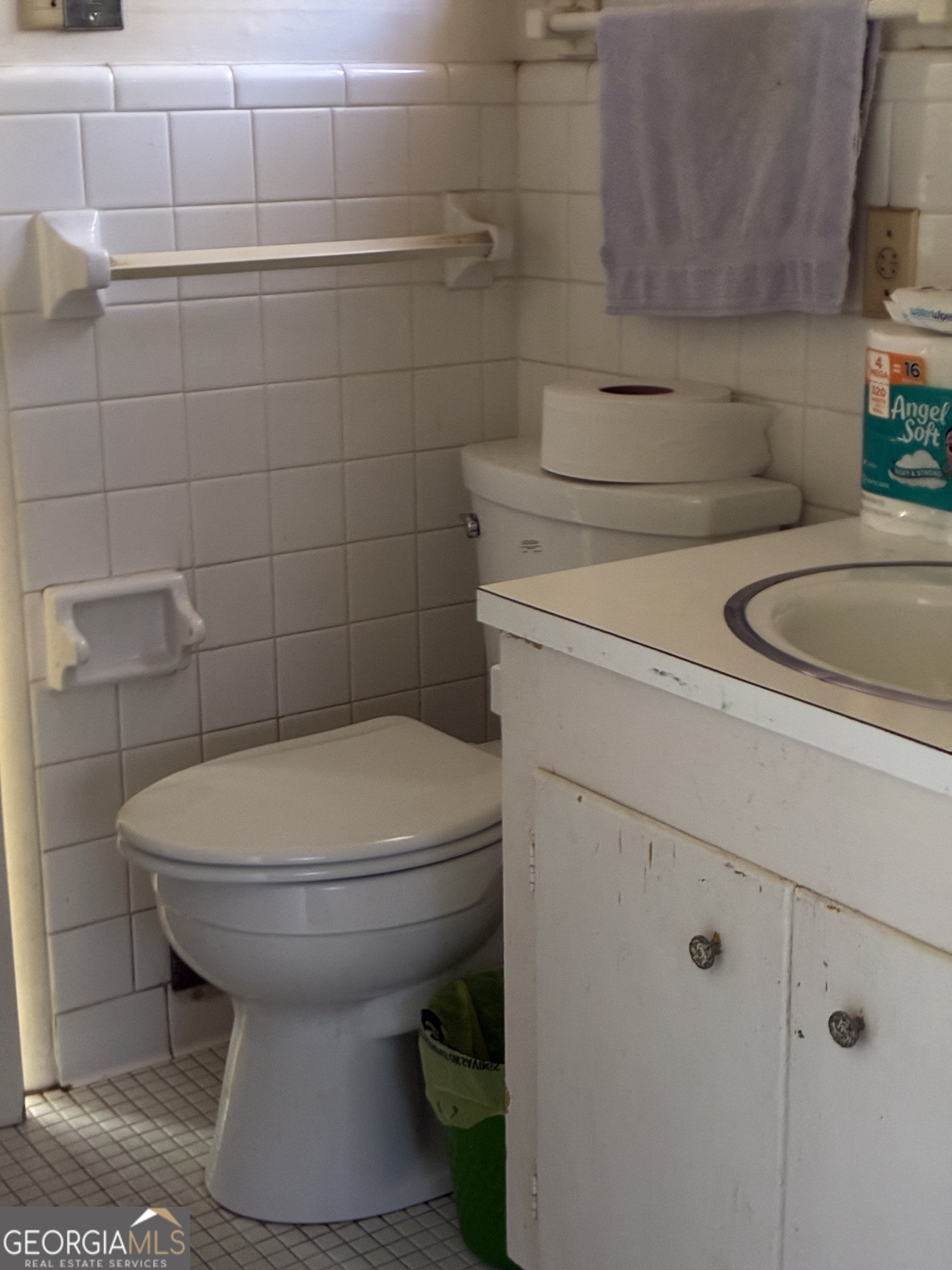 602 North Street Fort Valley, GA 31030 - Photo 30 of 40 a bathroom with a toilet and a sink