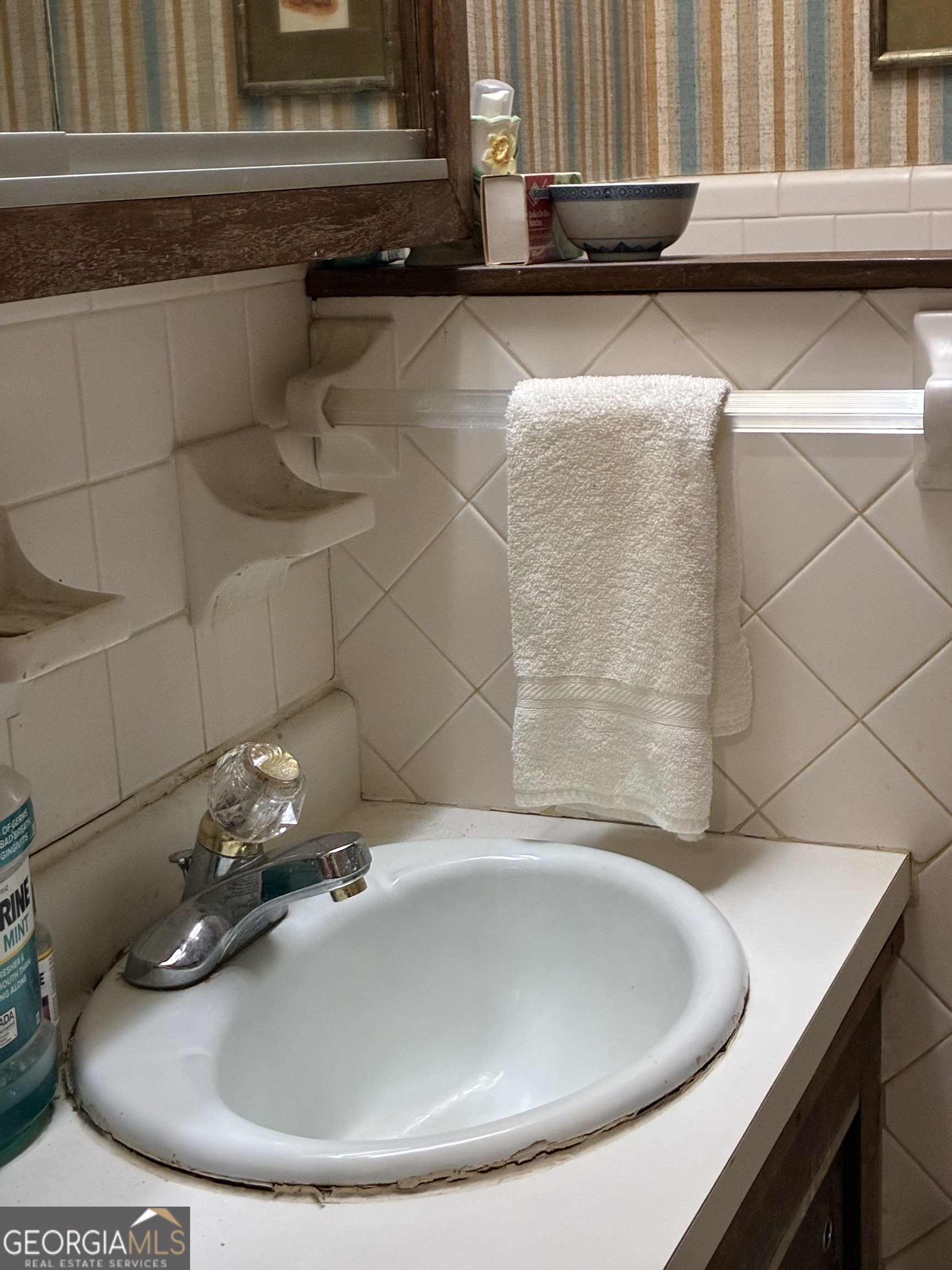 602 North Street Fort Valley, GA 31030 - Photo 32 of 40 a bathroom with a sink and a mirror