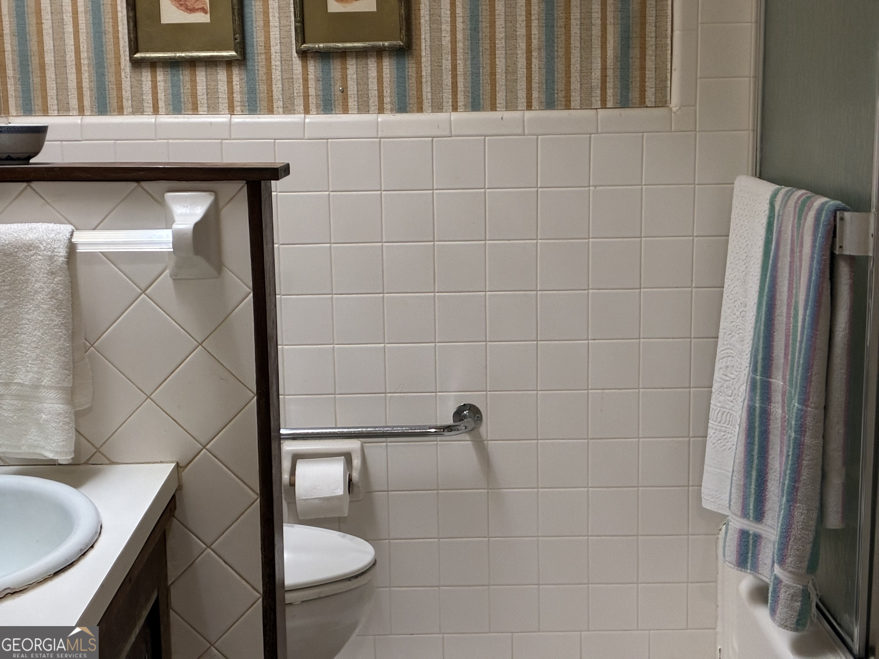 602 North Street Fort Valley, GA 31030 - Photo 33 of 40 a bathroom with a sink a toilet and a mirror