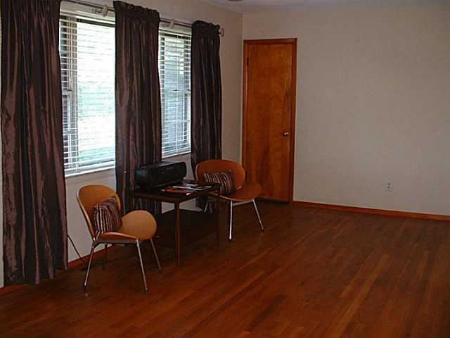 3432 Lewis Road Columbus, OH 43207 - Photo 4 of 25 Gallery Image 4
