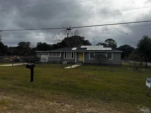 a view of a house with a yard
