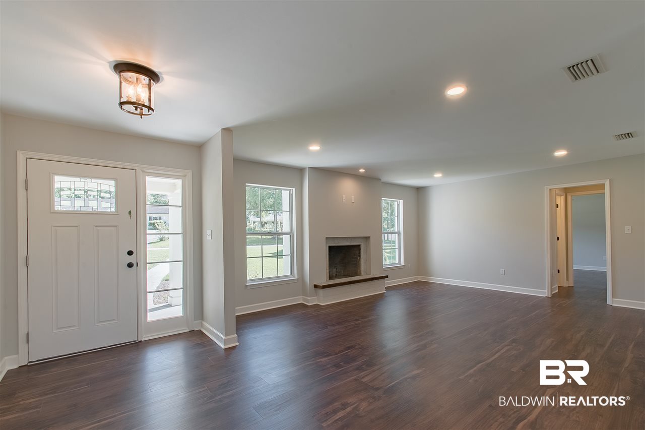 121 Pineridge Road Daphne, AL 36526 - Photo 9 of 41 Living Room