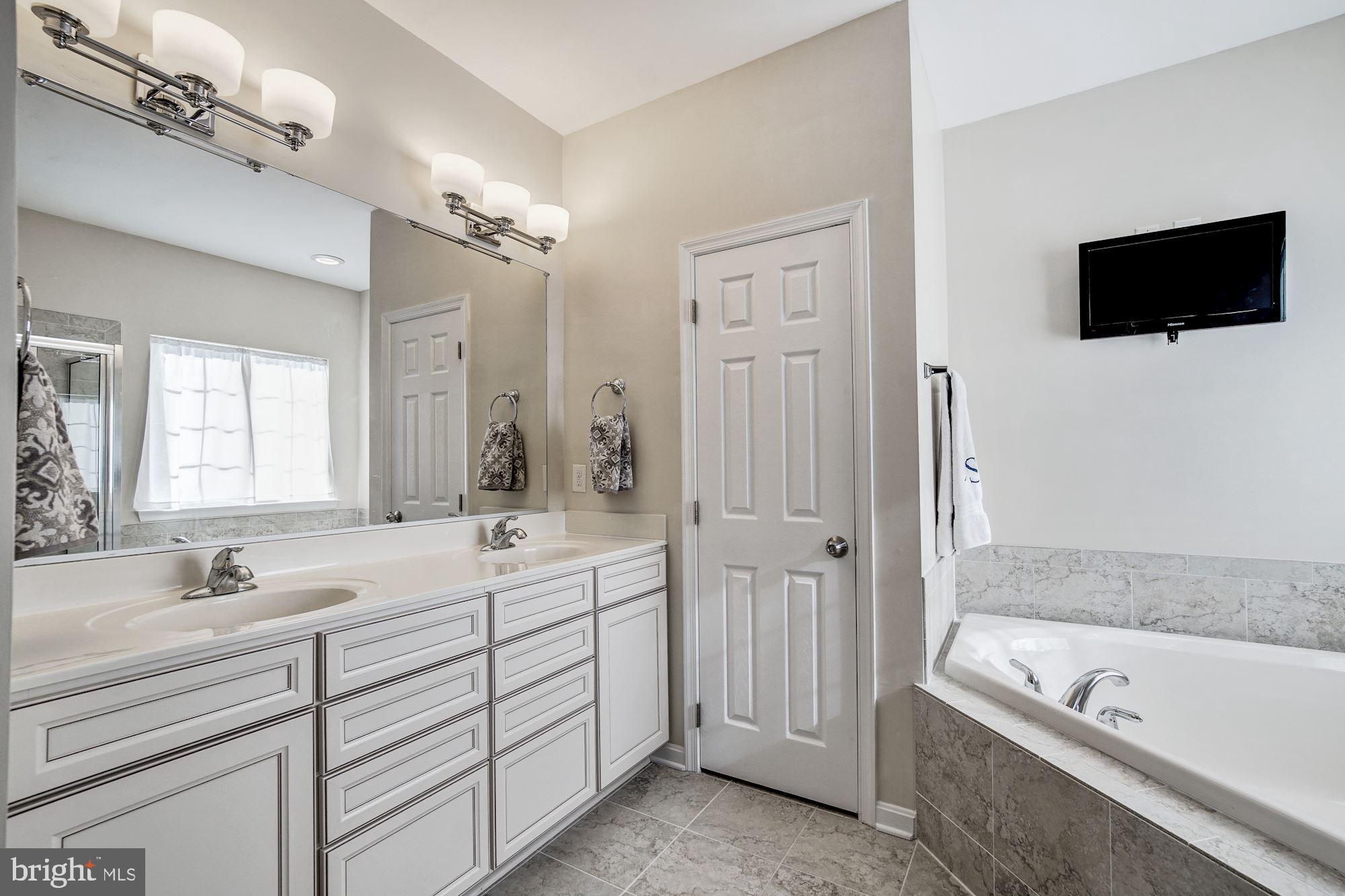 1541 Elk Run Road Downingtown, PA 19335 - Photo 25 of 40 Owners suite bath