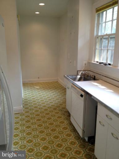 3214 Woodley Road Northwest Washington, DC 20008 - Photo 9 of 22 Kitchen