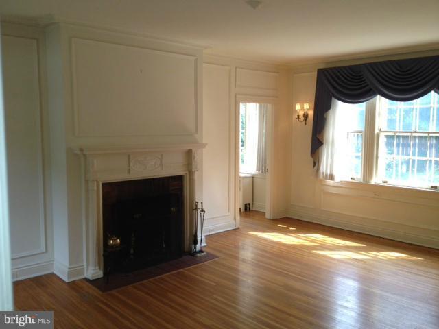 3214 Woodley Road Northwest Washington, DC 20008 - Photo 10 of 22 Living Room