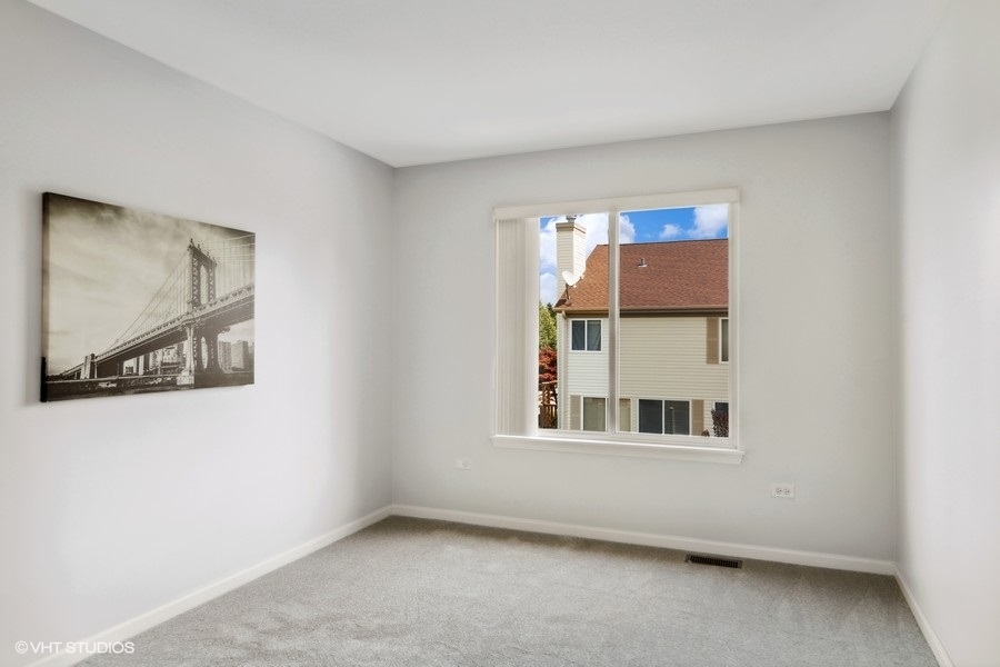 3090 Whitney Road Aurora, IL 60502 - Photo 15 of 24 an empty room with cabinet and mirrors