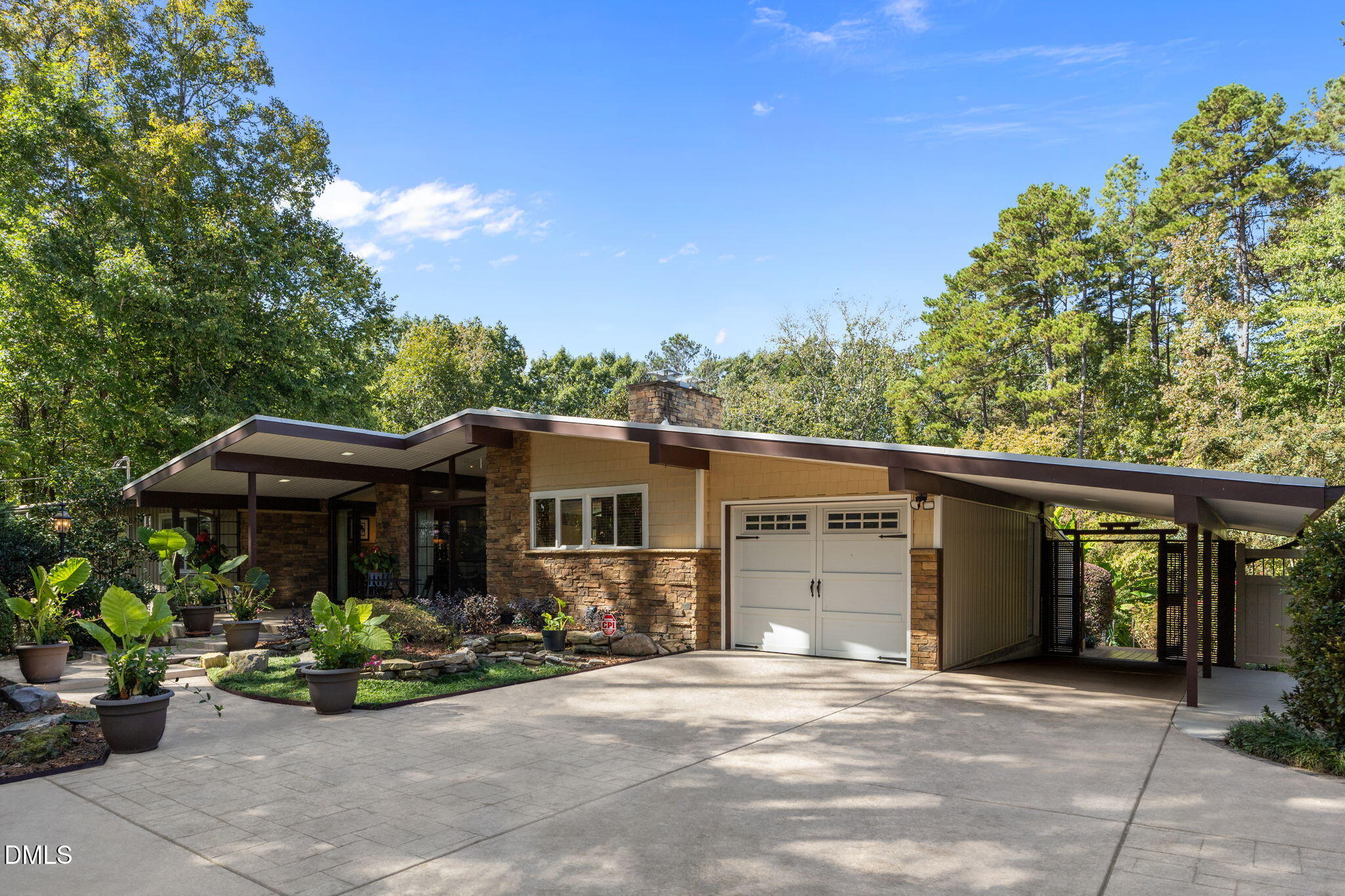 5219 Coronado Drive Raleigh, NC 27609 - Photo 4 of 100