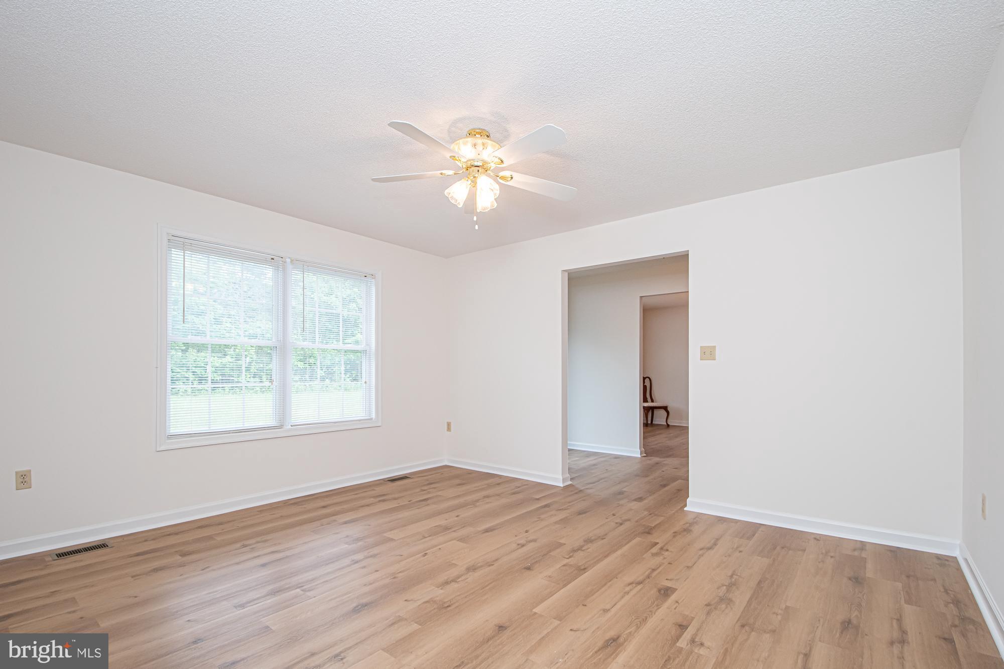 1001 North Timber Ridge Road Cross Junction, VA 22625 - Photo 11 of 69 Livingroom