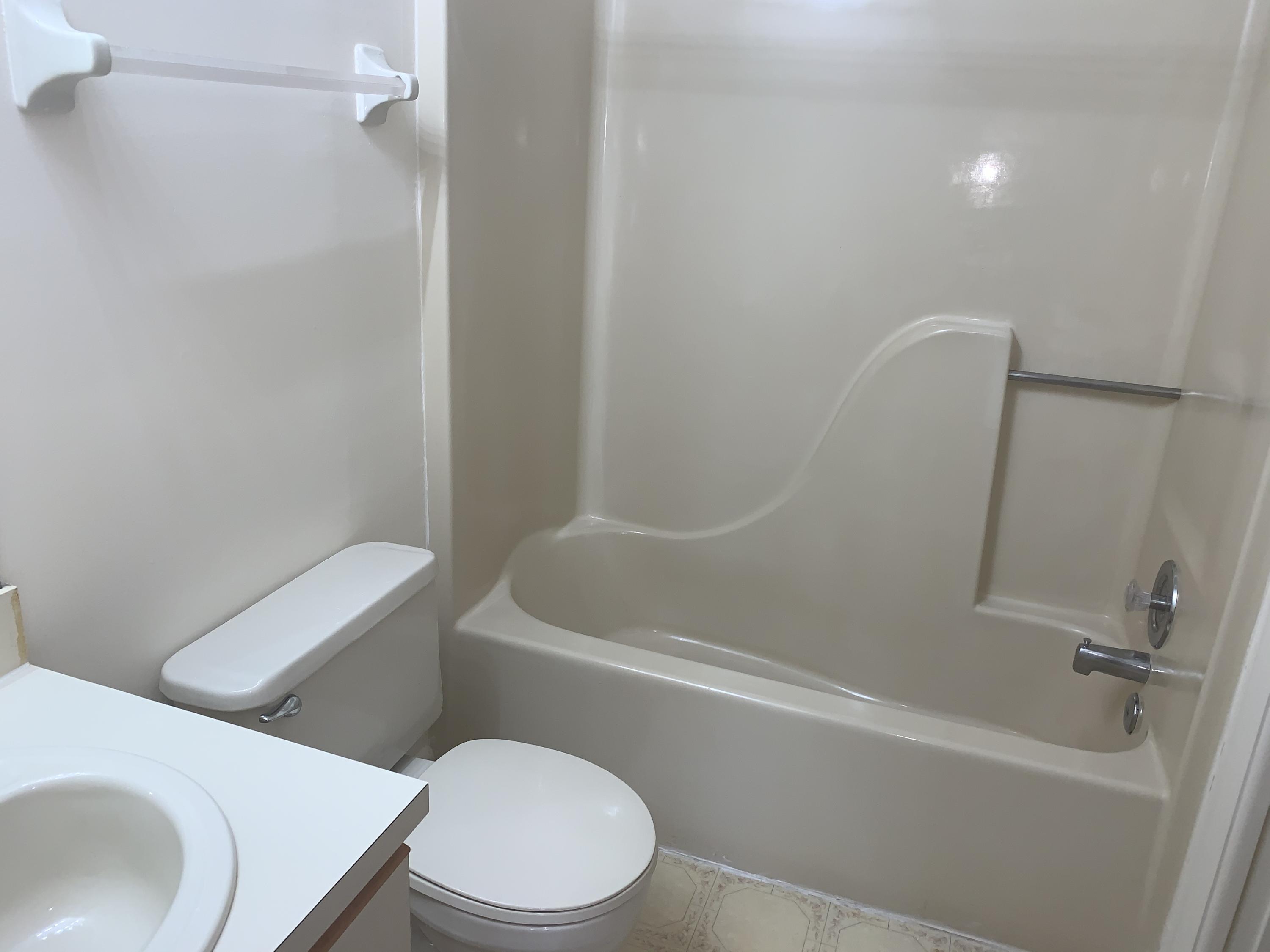 8259 Southeast Croft Circle, Unit 7 Hobe Sound, FL 33455 - Photo 14 of 24 Guest bath