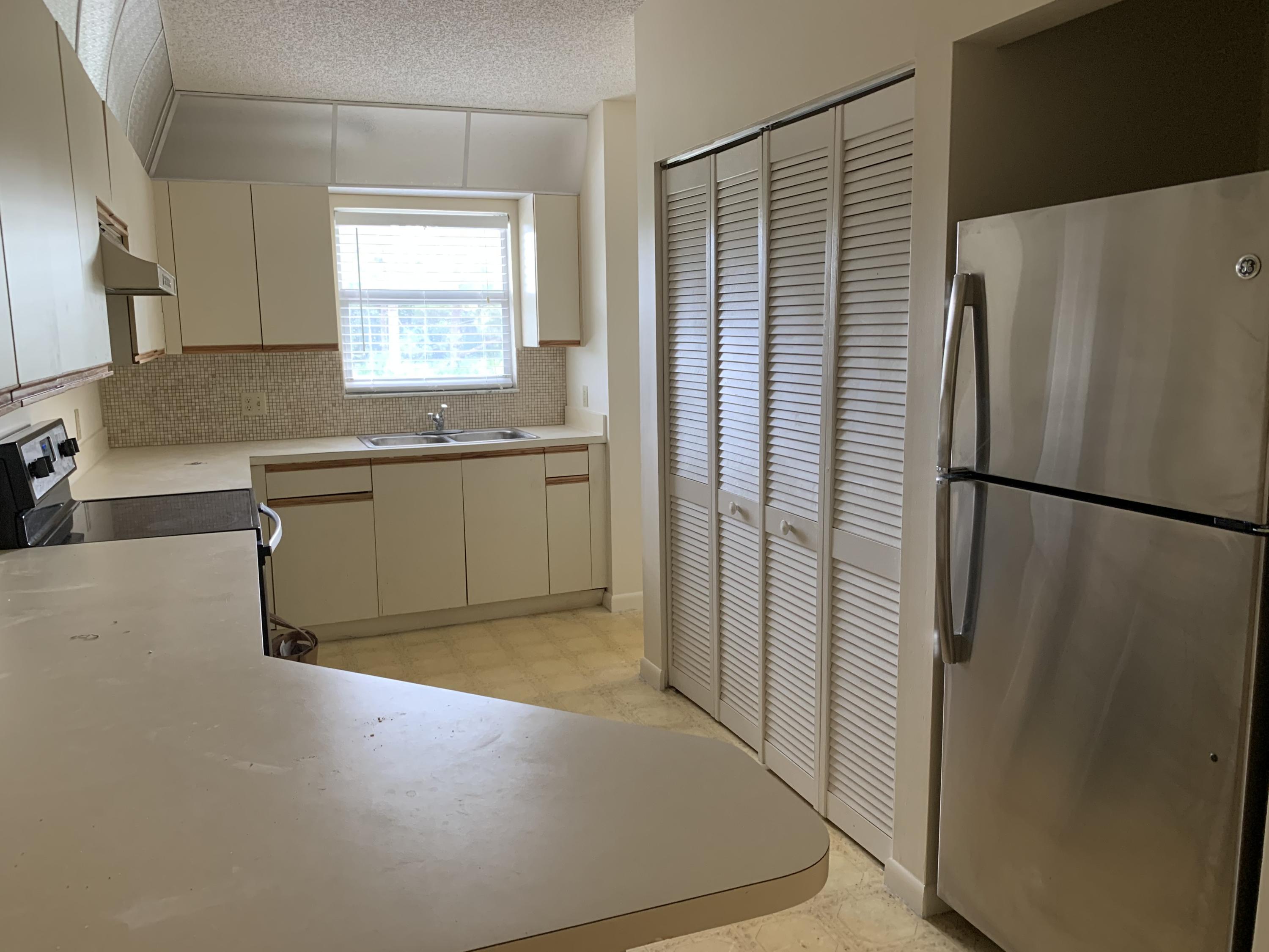 8259 Southeast Croft Circle, Unit 7 Hobe Sound, FL 33455 - Photo 4 of 24 Kitchen