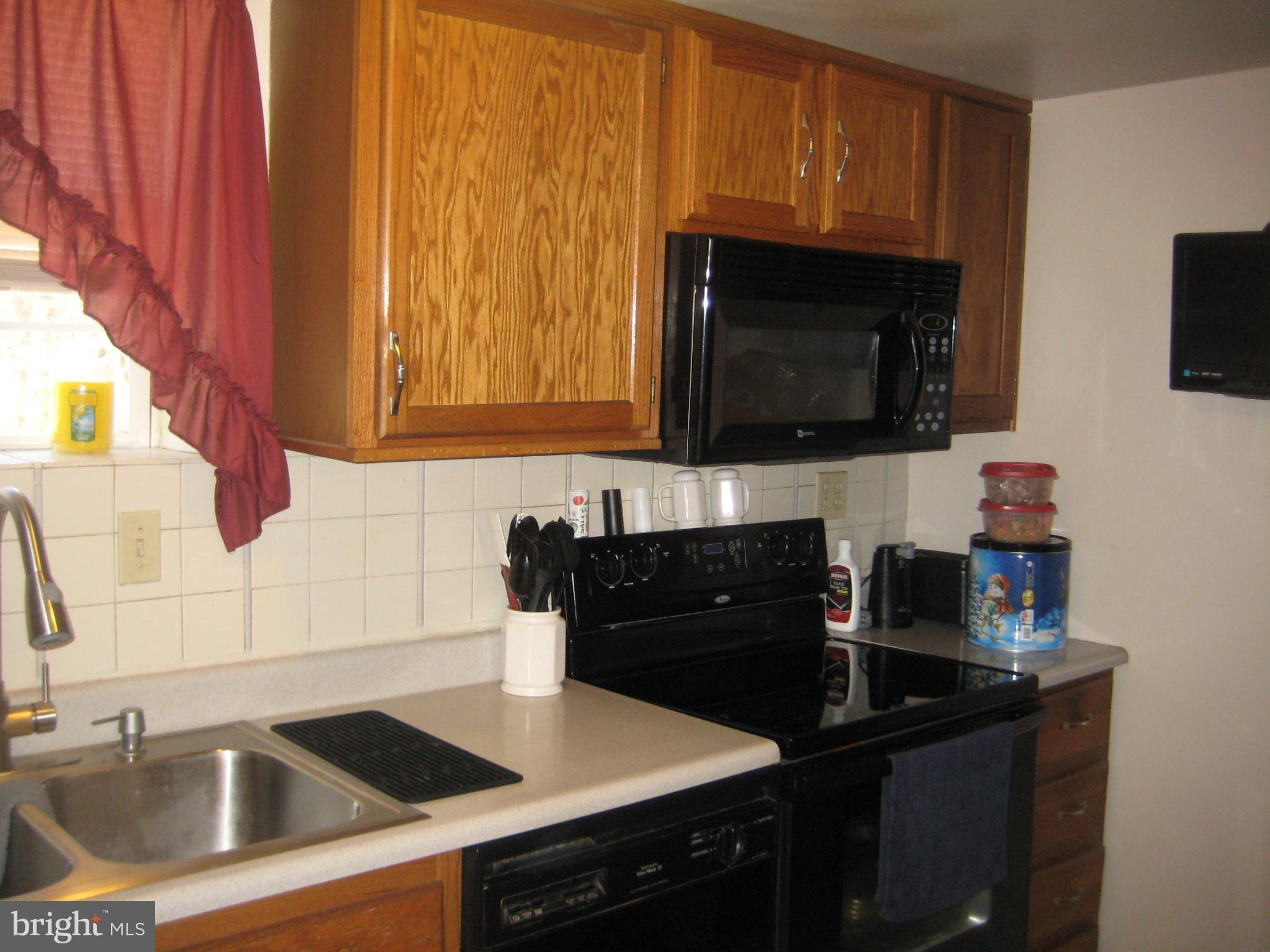 2713 Paper Mill Road Phoenix, MD 21131 - Photo 15 of 30 Wooden cabinets