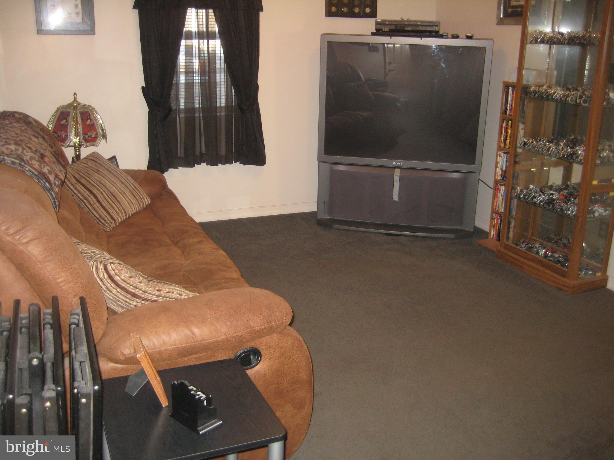 2713 Paper Mill Road Phoenix, MD 21131 - Photo 21 of 30 Living Room