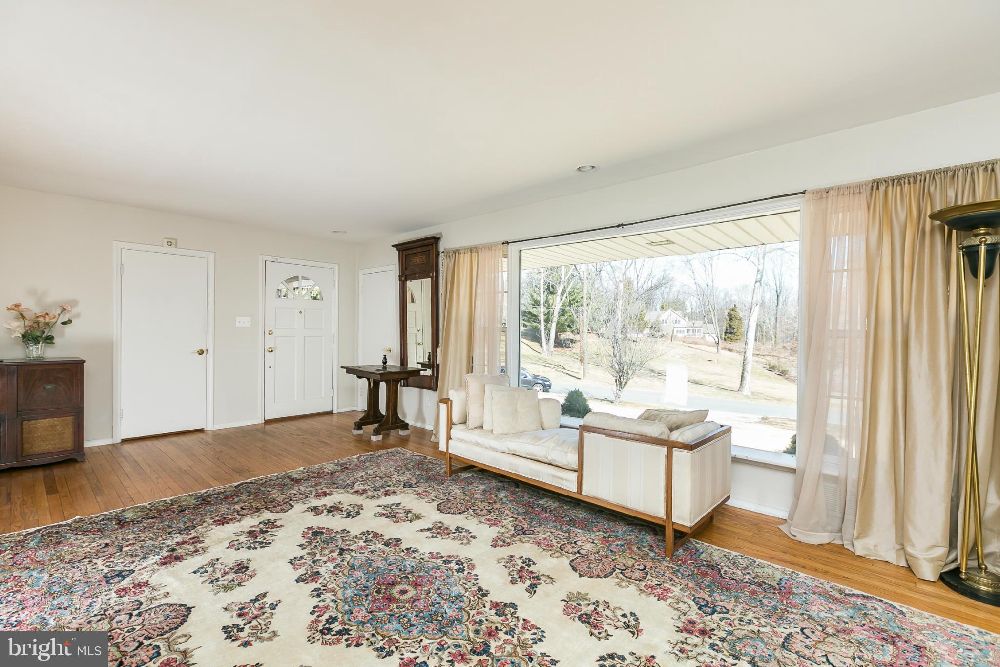 507 St Francis Road Towson, MD 21286 - Photo 17 of 28 Living Room
