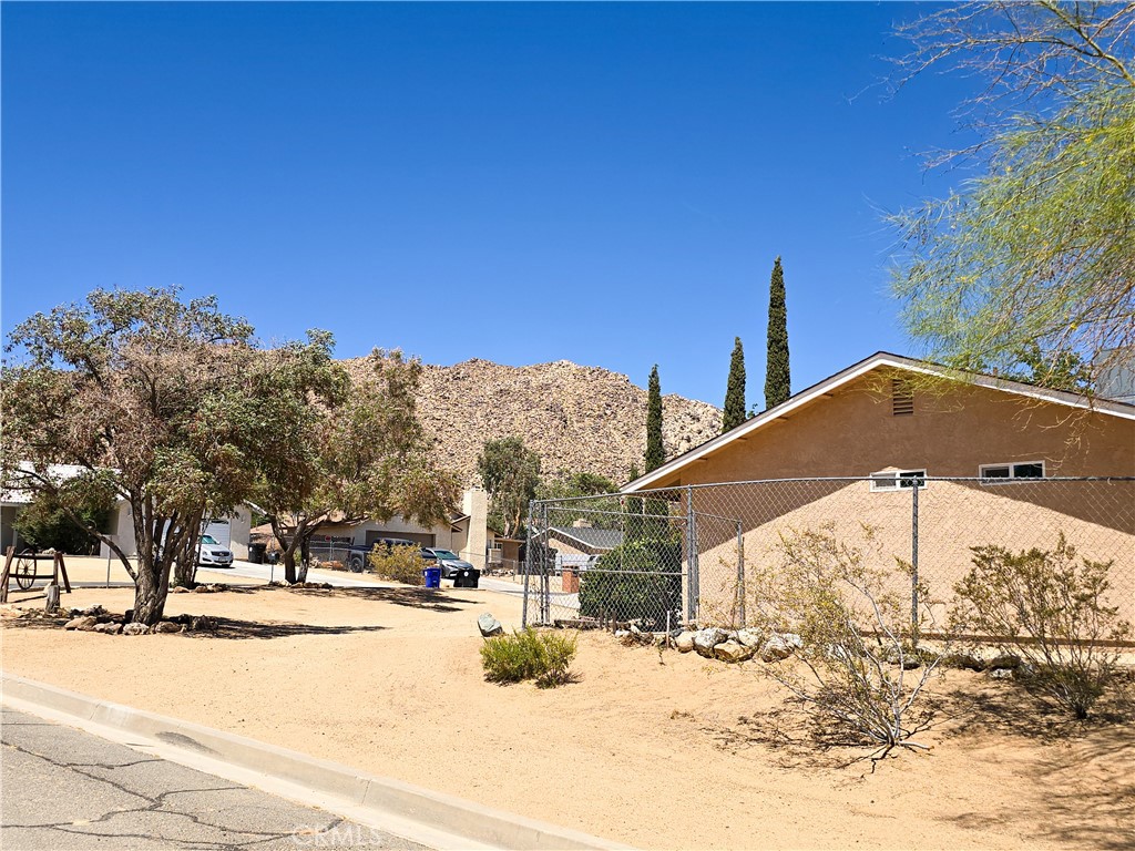23911 Tahquitz Road Apple Valley, CA 92307 - Photo 21 of 32