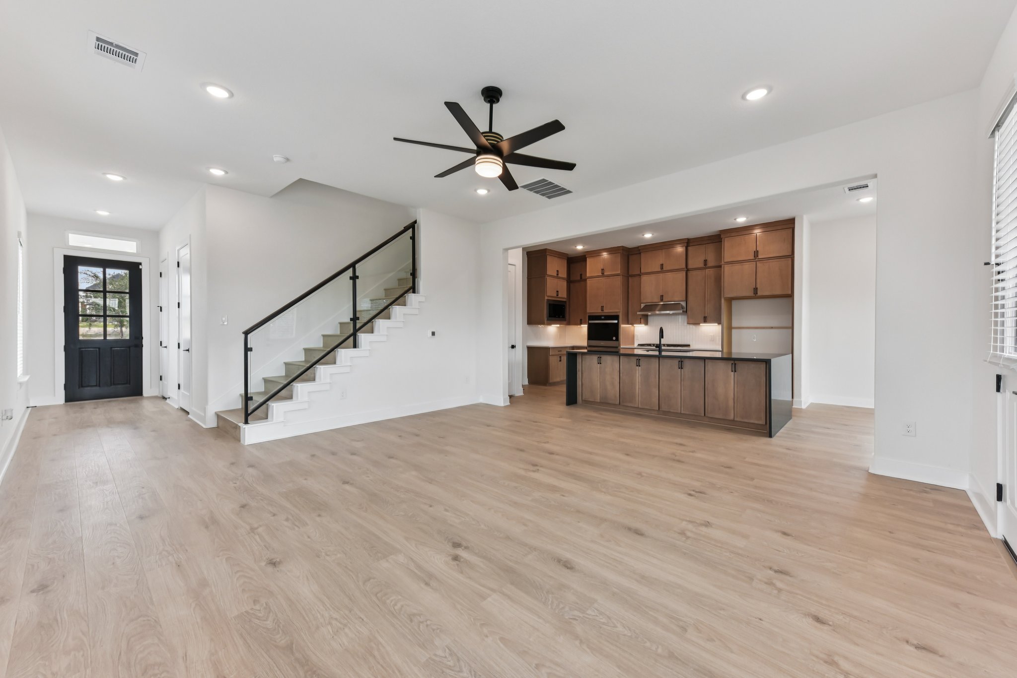 12109 Fennec Way Austin, TX 78758 - Photo 4 of 32