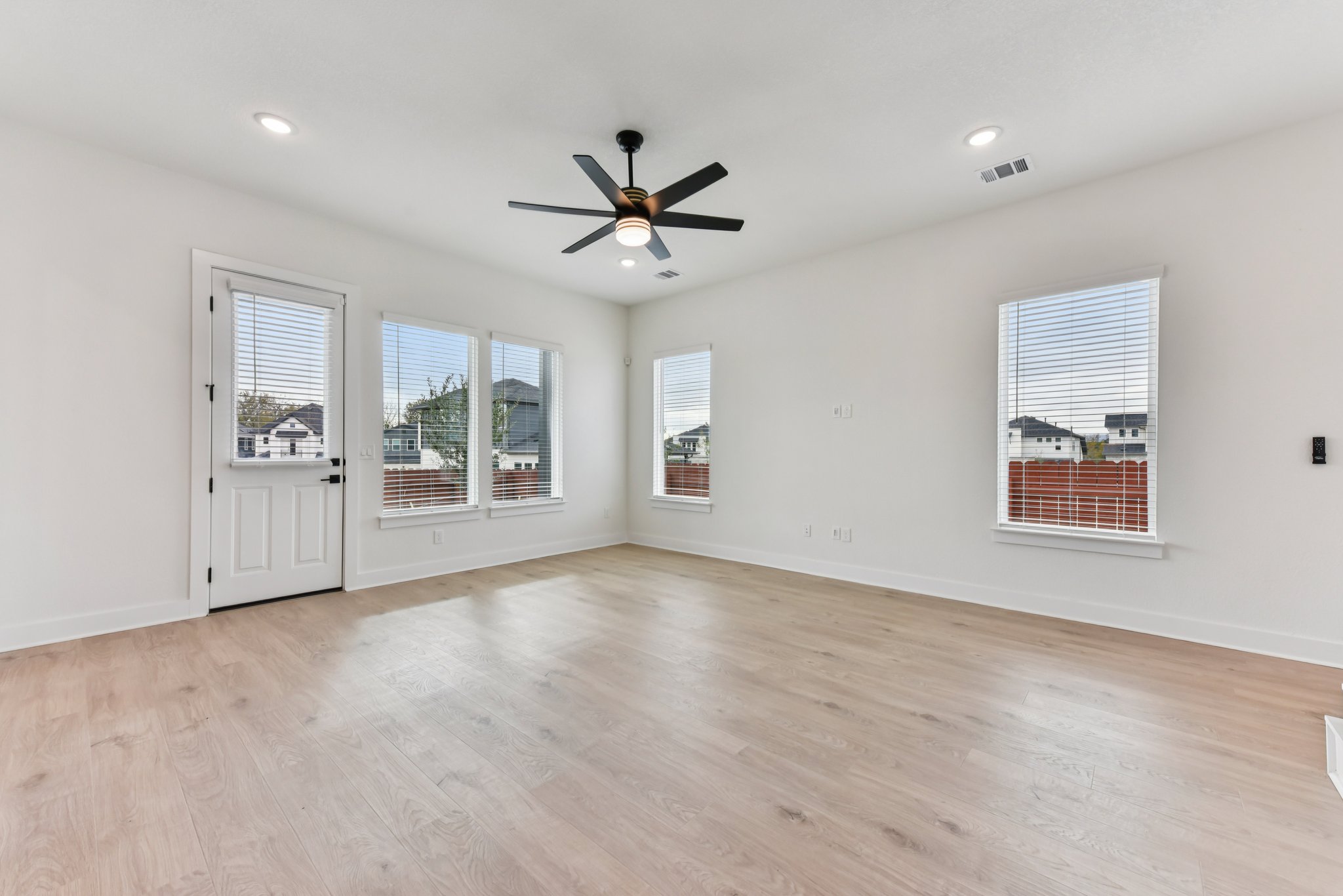 12109 Fennec Way Austin, TX 78758 - Photo 5 of 32