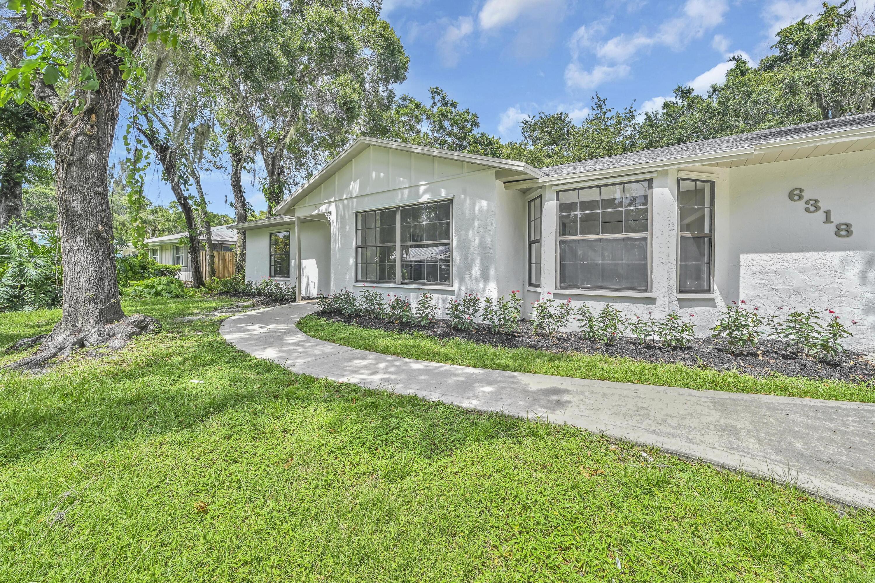 6318 Lenape Street Fort Pierce, FL 34982 - Photo 1 of 38 Z63_3674