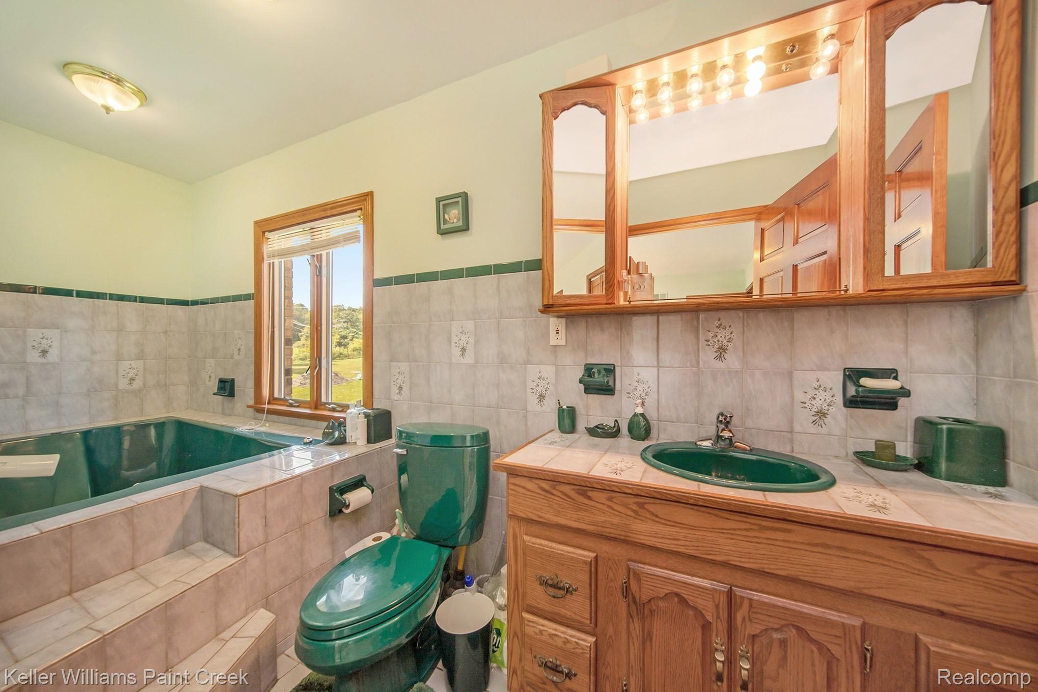 727 East Romeo Road Leonard, MI 48367 - Photo 13 of 27 727 Romeo_19.jpg