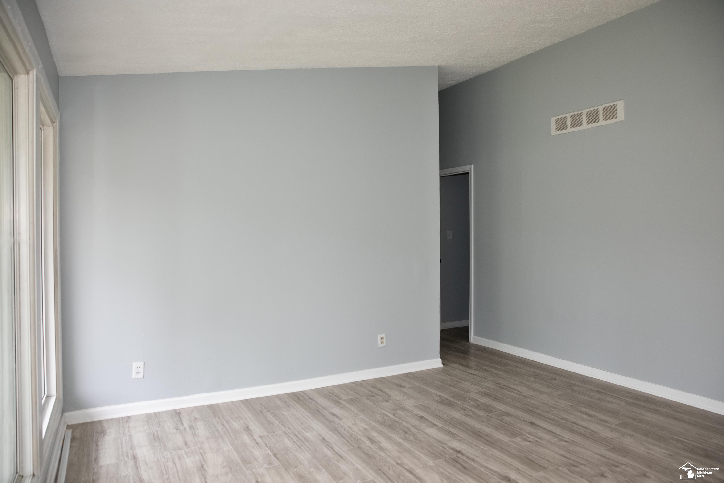 19278 Berg Road Detroit, MI 48219 - Photo 4 of 36 Gallery Image 4