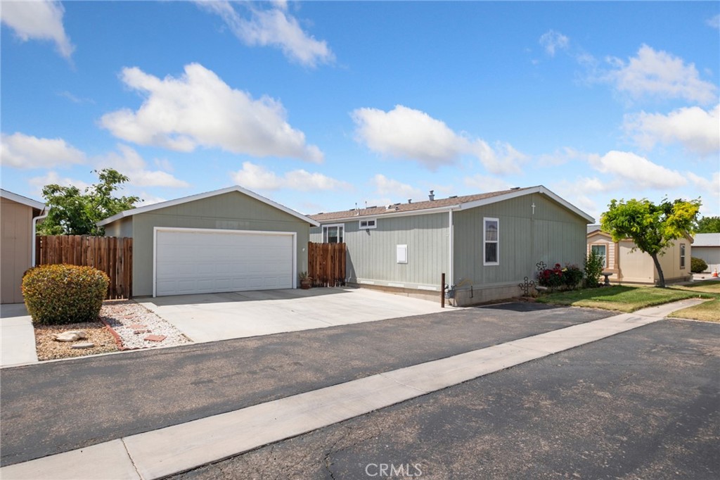 21621 Sandia Road, Unit 128 Apple Valley, CA 92308 - Photo 12 of 41 a house with a yard and garage
