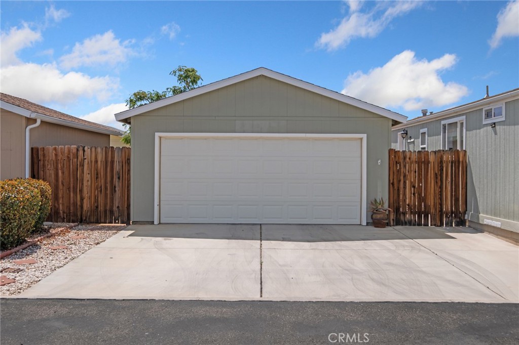 21621 Sandia Road, Unit 128 Apple Valley, CA 92308 - Photo 13 of 41 a front view of a house