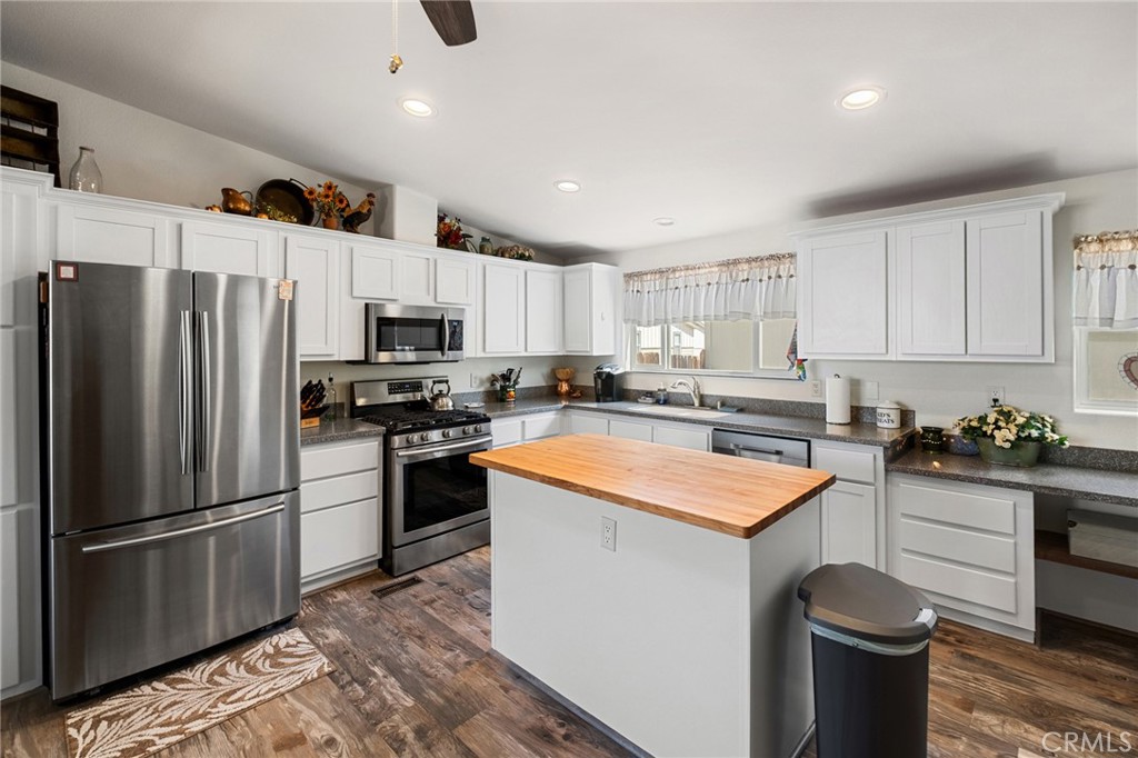 21621 Sandia Road, Unit 128 Apple Valley, CA 92308 - Photo 22 of 41 a kitchen with stainless steel appliances granite countertop a refrigerator sink and stove