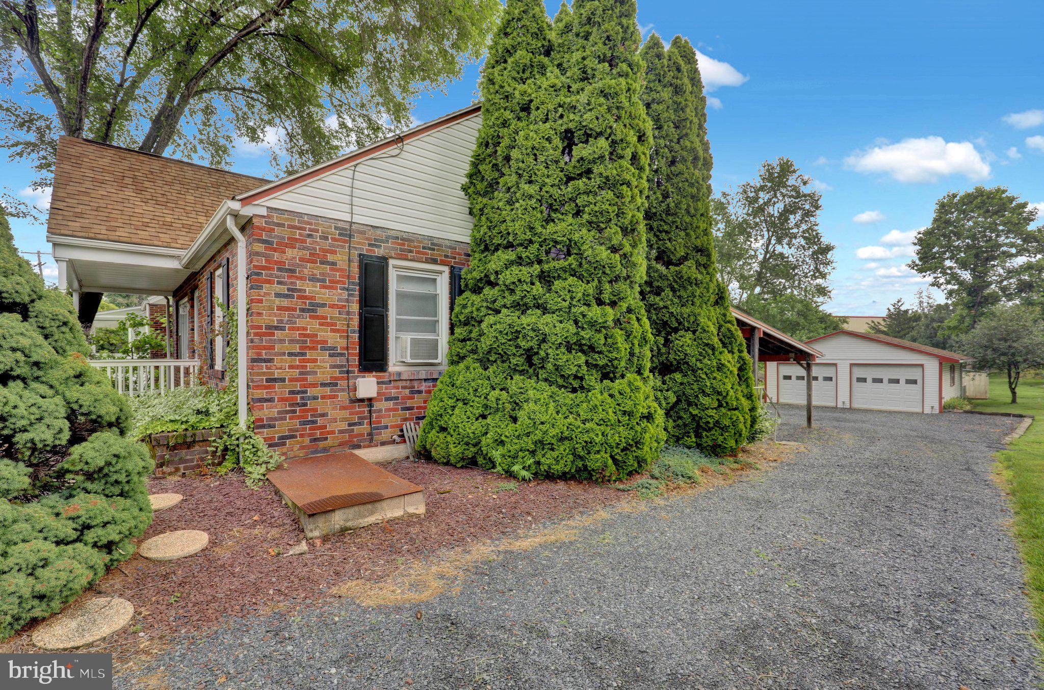 107 Gibraltar Road Reading, PA 19606 - Photo 4 of 29 360_8070