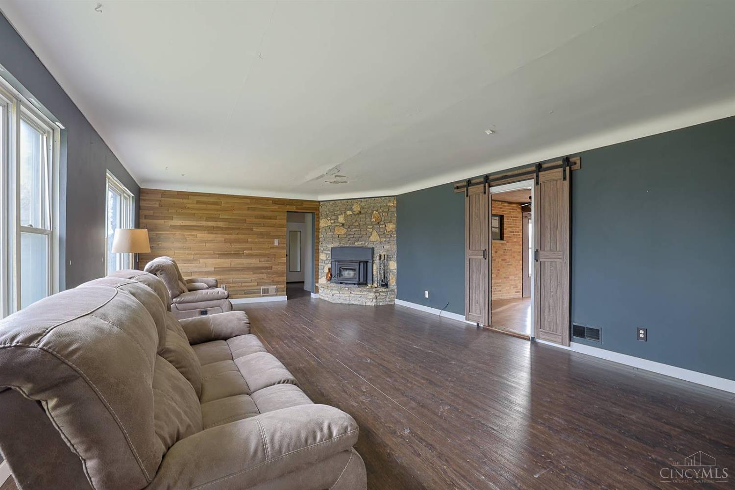 5220 Valley Ridge Road Cincinnati, OH 45247 - Photo 5 of 31 Gallery Image 5