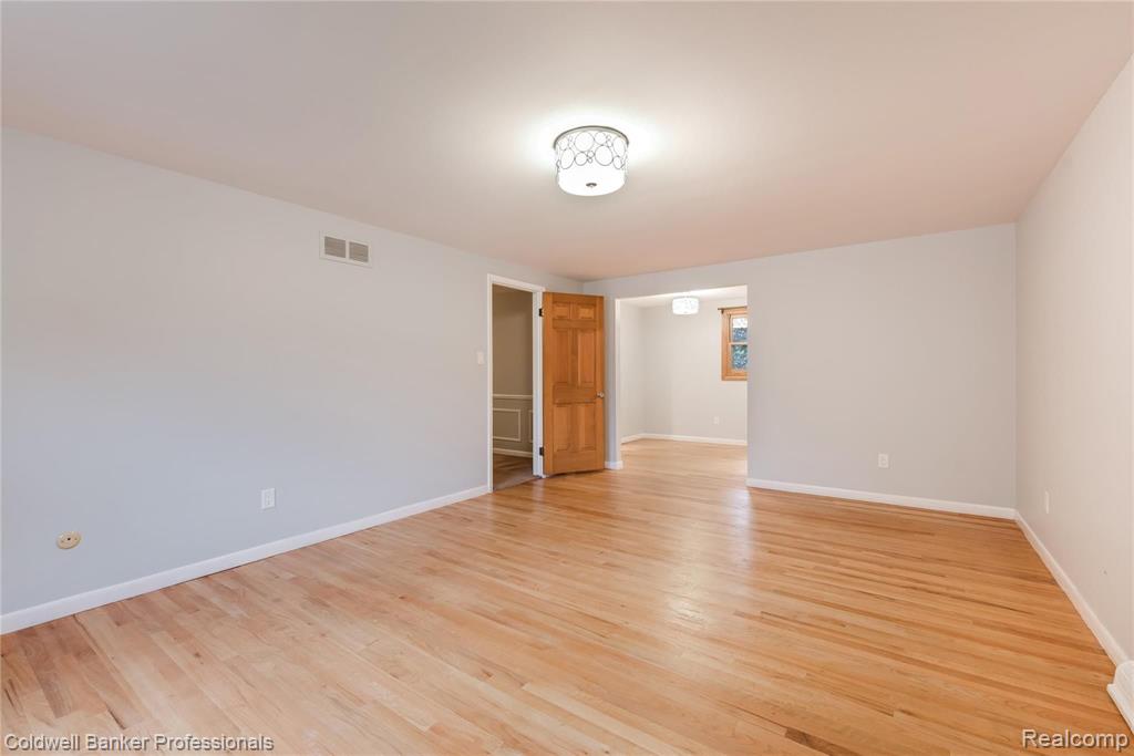 29870 Fox Grove Road Farmington, MI 48334 - Photo 16 of 35