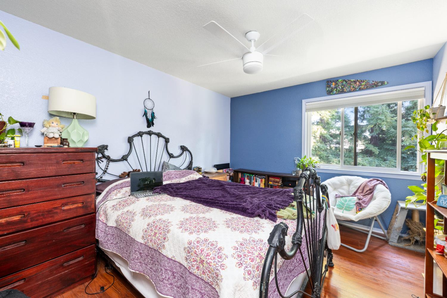 10165 Snowy Owl Way Auburn, CA 95603 - Photo 39 of 48 a bed room with a bed and a table