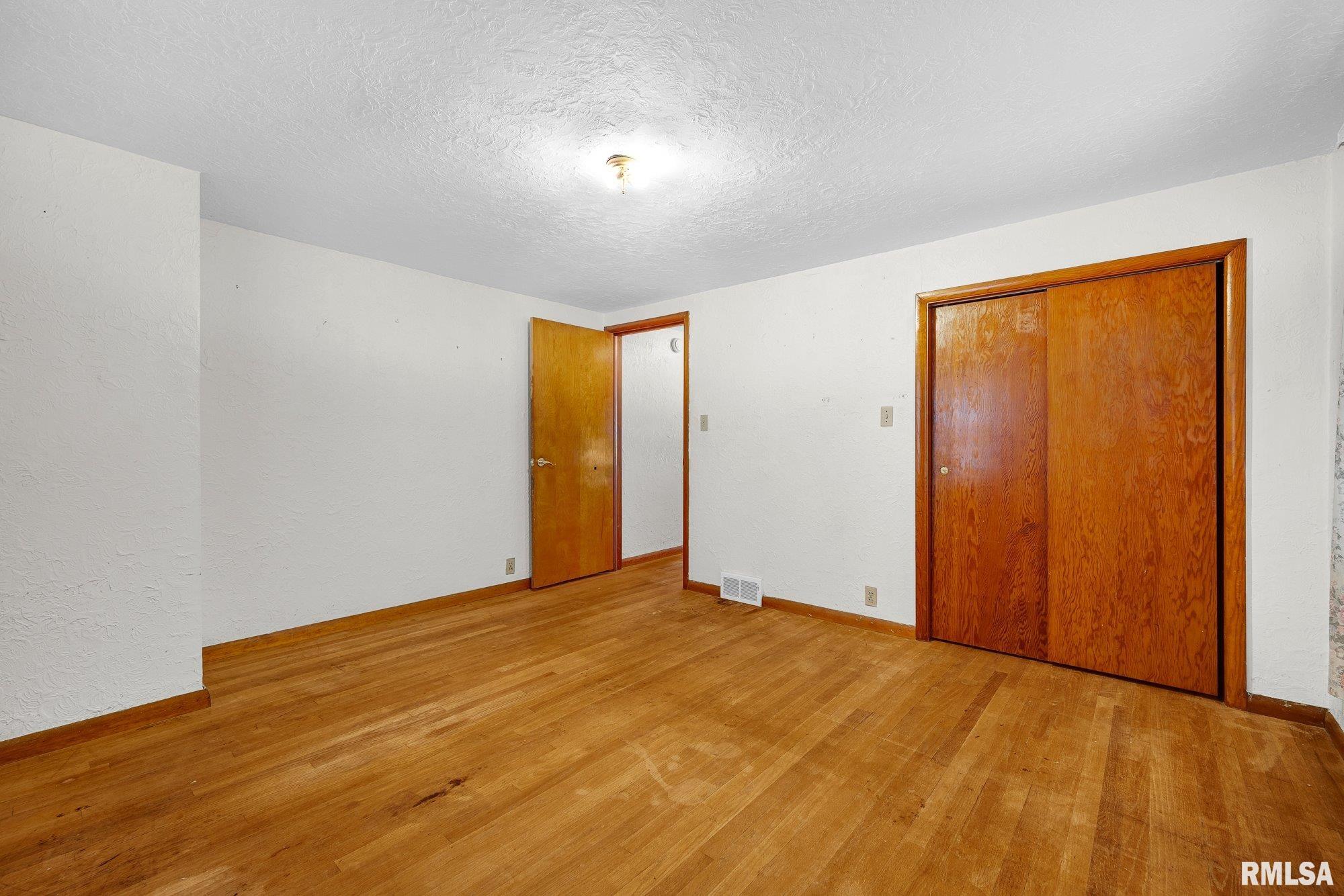 239 North Elmwood Road Farmington, IL 61531 - Photo 15 of 27 Gallery Image 15