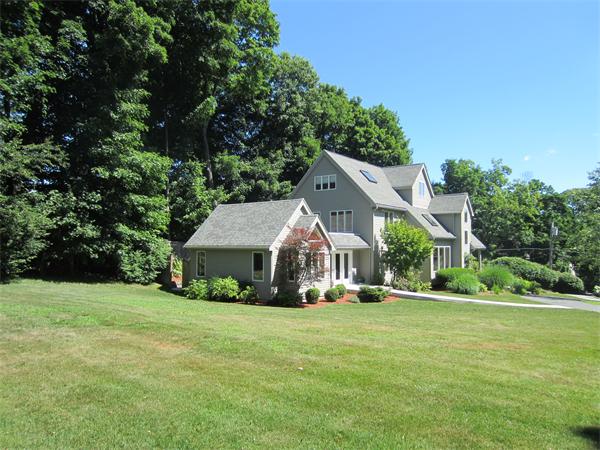 31 Longfellow Road Wellesley, MA 02481 - Photo 17 of 17 a front view of a house with a yard