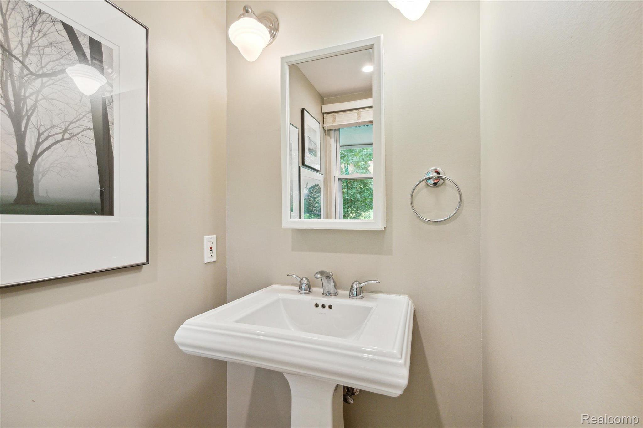 29505 Sugar Spring Road Farmington, MI 48334 - Photo 26 of 47 Gallery Image 26