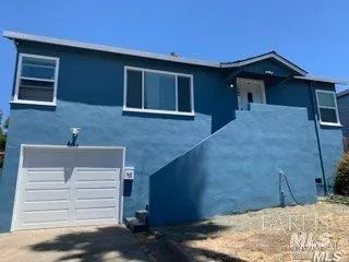 a view of a house with a backyard