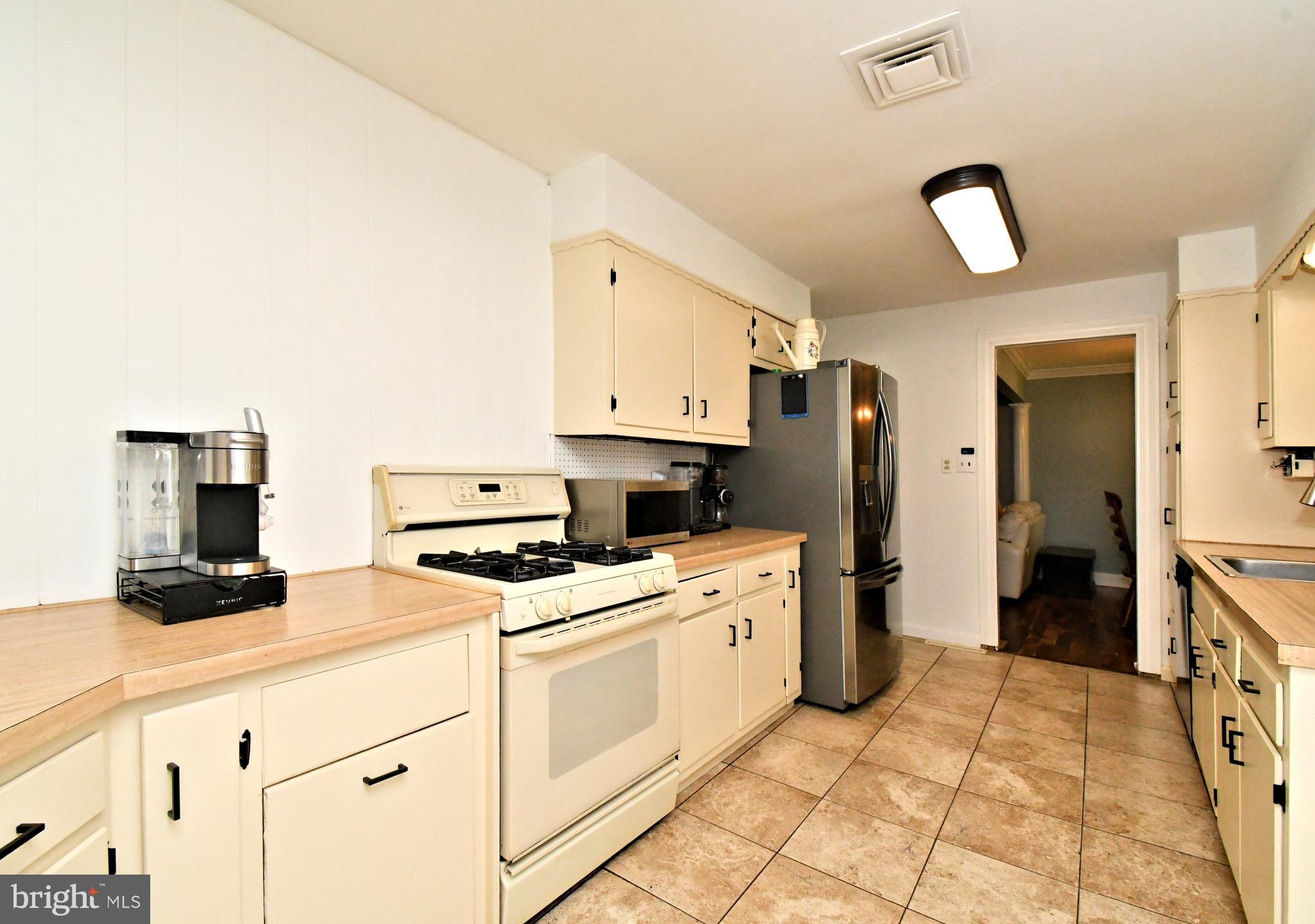 5 Royal Oak Road Lawrence Township, NJ 08648 - Photo 10 of 53