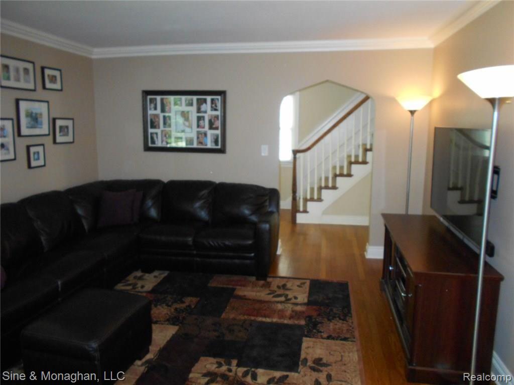 223 McMillan Road Grosse Pointe Farms, MI 48236 - Photo 3 of 39