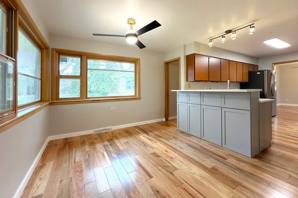 $524,900 | 914 Robert Drive, Mount Prospect, IL 60056