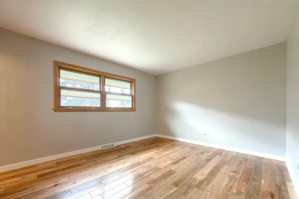 $524,900 | 914 Robert Drive, Mount Prospect, IL 60056