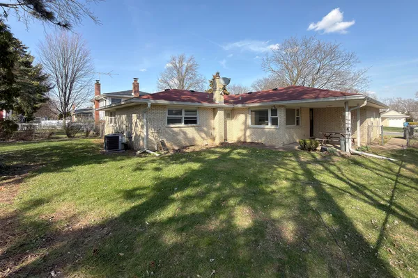 $524,900 | 914 Robert Drive, Mount Prospect, IL 60056
