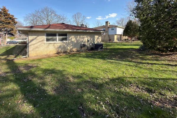 $524,900 | 914 Robert Drive, Mount Prospect, IL 60056
