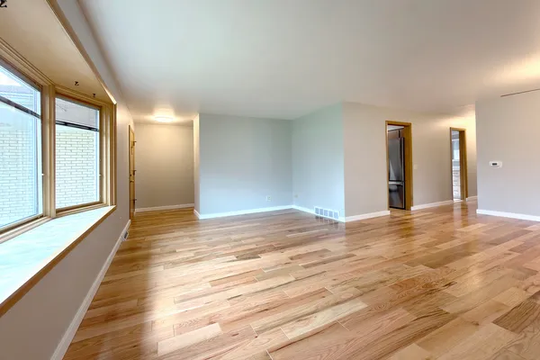 $524,900 | 914 Robert Drive, Mount Prospect, IL 60056